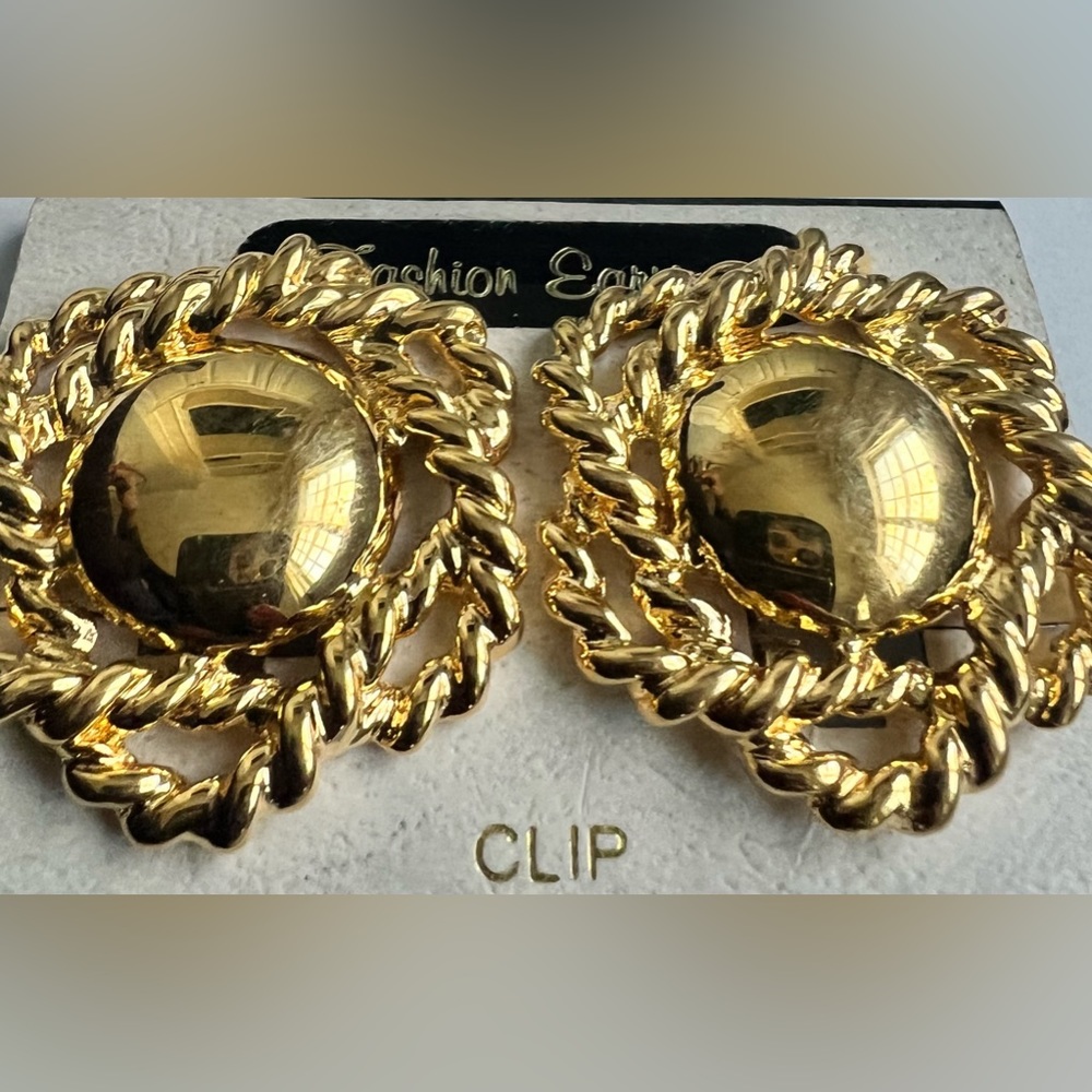 Vintage clip ons gold earrings